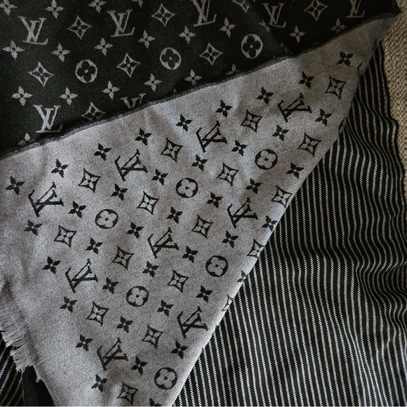 Louis Vuitton wool silk Monogram line black grey scarf M71226 - Picture 2 of 4